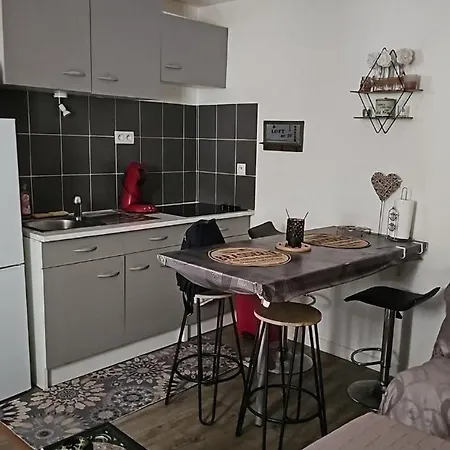 23 M2, Proche Centre, Calme, Wifi, Pk Appartement