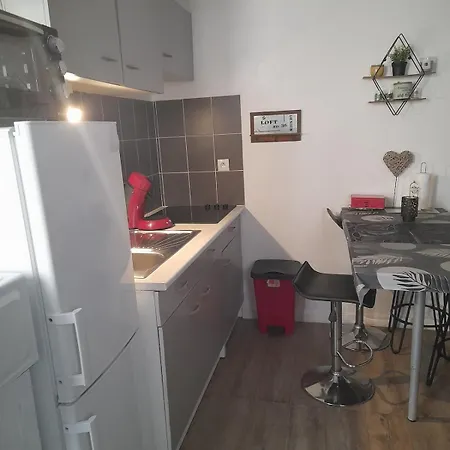 23 M2, Proche Centre, Calme, Wifi, Pk Apartment