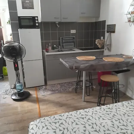 Apartmán 23 M2, Proche Centre, Calme, Wifi, Pk *